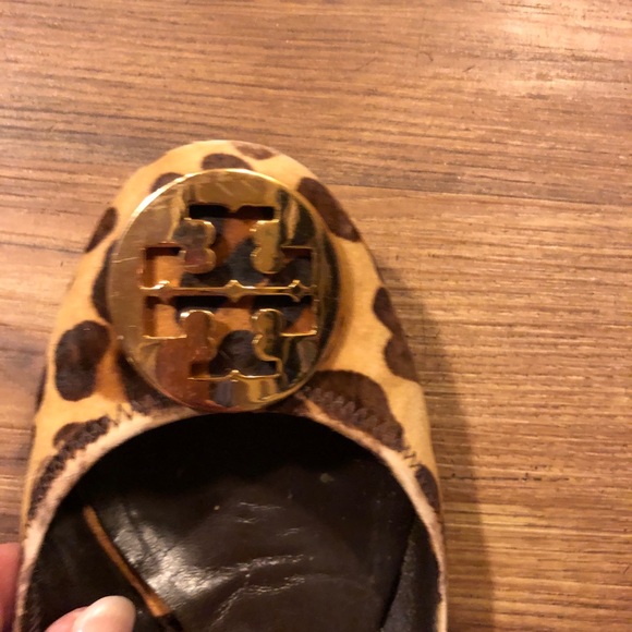 Tori Burch ballet flats. LEOPARD SIZE 8 - Picture 2 of 3